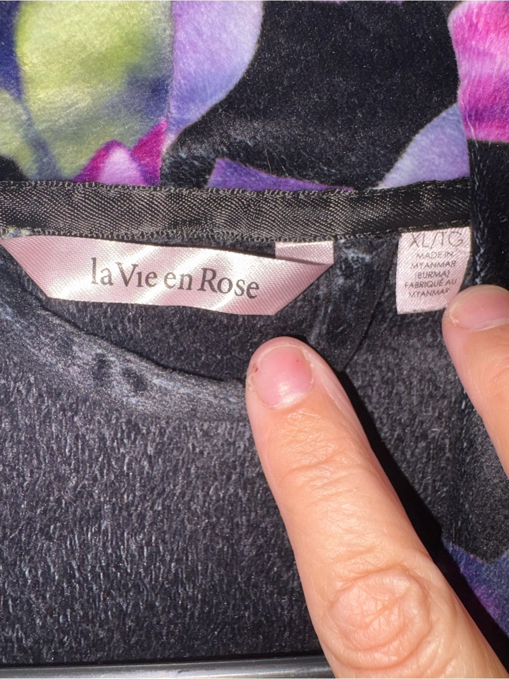 La Vie En Rose Black velour Robe with Purple Floral Print - Picture 7 of 9